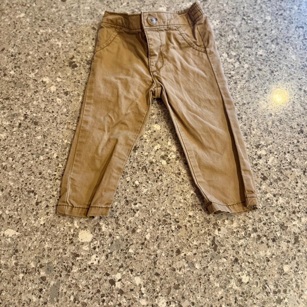 Old Navy l Khaki Pants l Size: 6-12M